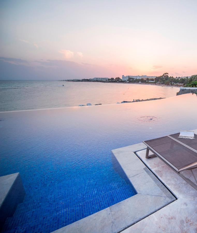 La Badira - Adult Only Hotel Hammamet Buitenkant foto Infinity pool at the beach