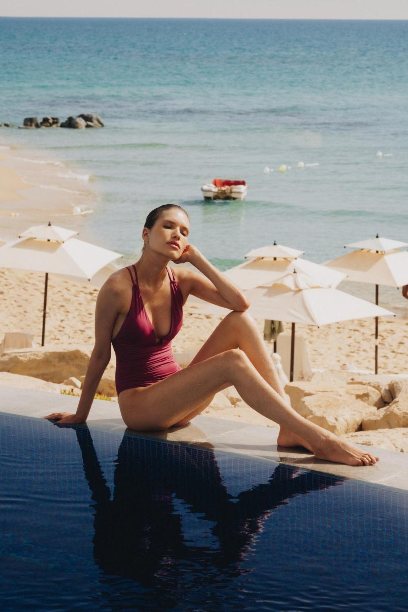 La Badira - Adult Only Hotel Hammamet Buitenkant foto A woman wearing a one-piece swimsuit